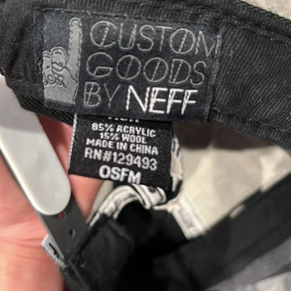 Neff hat - Picture 3 of 3